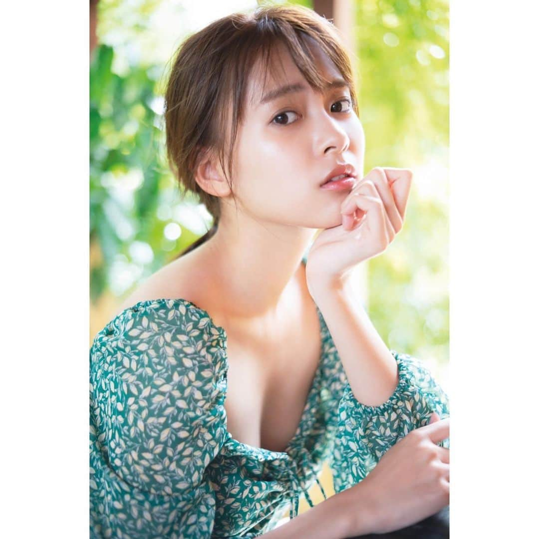 新條由芽さんのインスタグラム写真 - (新條由芽Instagram)「本日、1st写真集｢ゆめいろ｣が発売です！﻿ ﻿ 色々な衣装にたくさんの表情を撮っていただきました！﻿ ﻿ たくさんの方に見てもらいたいです☺️﻿ ﻿ そして明日はついに写真集発売オンラインイベントです！﻿ 明日19時からインスタライブにて始まります！﻿ そちらもお楽しみに！﻿ ﻿ photo : #中村和孝 さん﻿ stylist : #安藤真由美 さん﻿ hair&make : #萩村千紗子 さん」2月25日 21時00分 - yume_shinjo