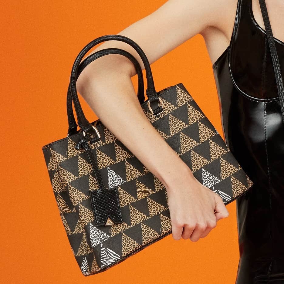 Schutzのインスタグラム：「NEW DROP - SCHUTZ MIXED CASUAL ❤️ #schutzmixedcasual」