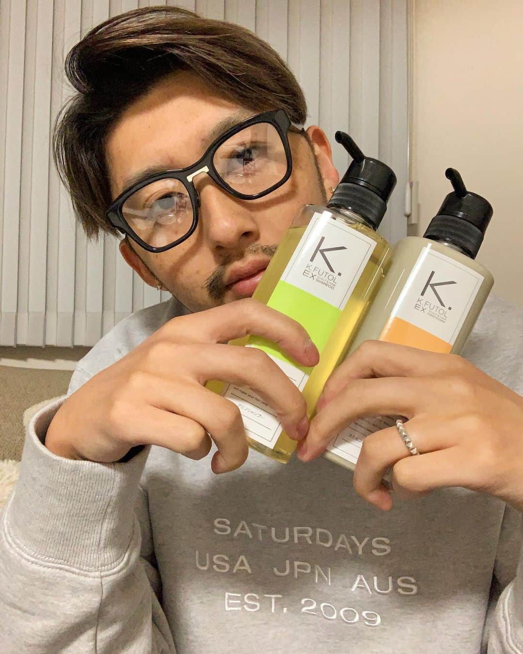 柴田翔平のインスタグラム：「・ ・ 案件で頂いたシャンプーで1週間頭皮ケア始めてみました👏🏽 ・ 頭皮ケアは早ければ早いほど始めてた方がいいことが判明した😂 オーガニックで終わった後のサッパリ感、清潔感が大満足してるよ！  頭皮ケアに悩んでる旦那さんへ是非👍😆  #ケフトル #スカルプシャンプー #未来を育むスカルプケア #PR」