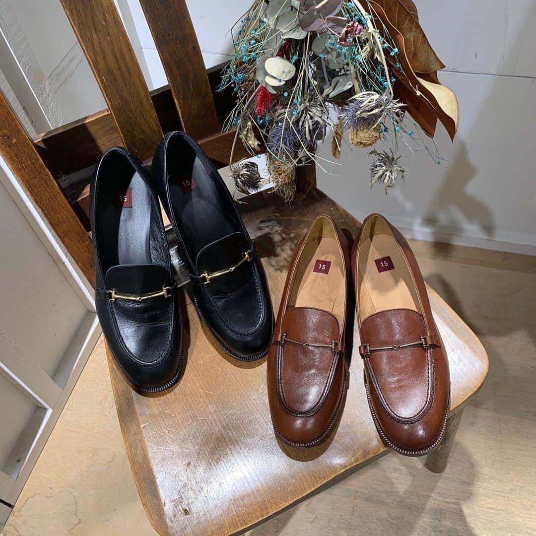 l'atelier du savonのインスタグラム：「・ // new  arrival //  ・ ・ @fig_london の leather bit loaferが新しくなってやってきました👞 ・ S (23.5) M (24.5)の2サイズ展開です ・ コーディネートがグッと引き締まる革靴でメリハリを ・ 牛革なので使っていくたび、表情も変わってゆきます𓂃 𓈒𓏸 ・ @fig_london   leather bit loafer  (70-01-SH-001-21-1) ¥22,500+tax ・ ・ #latelierdusavon #アトリエドゥサボン #figlondon #フィグロンドン #ローファー #革靴」