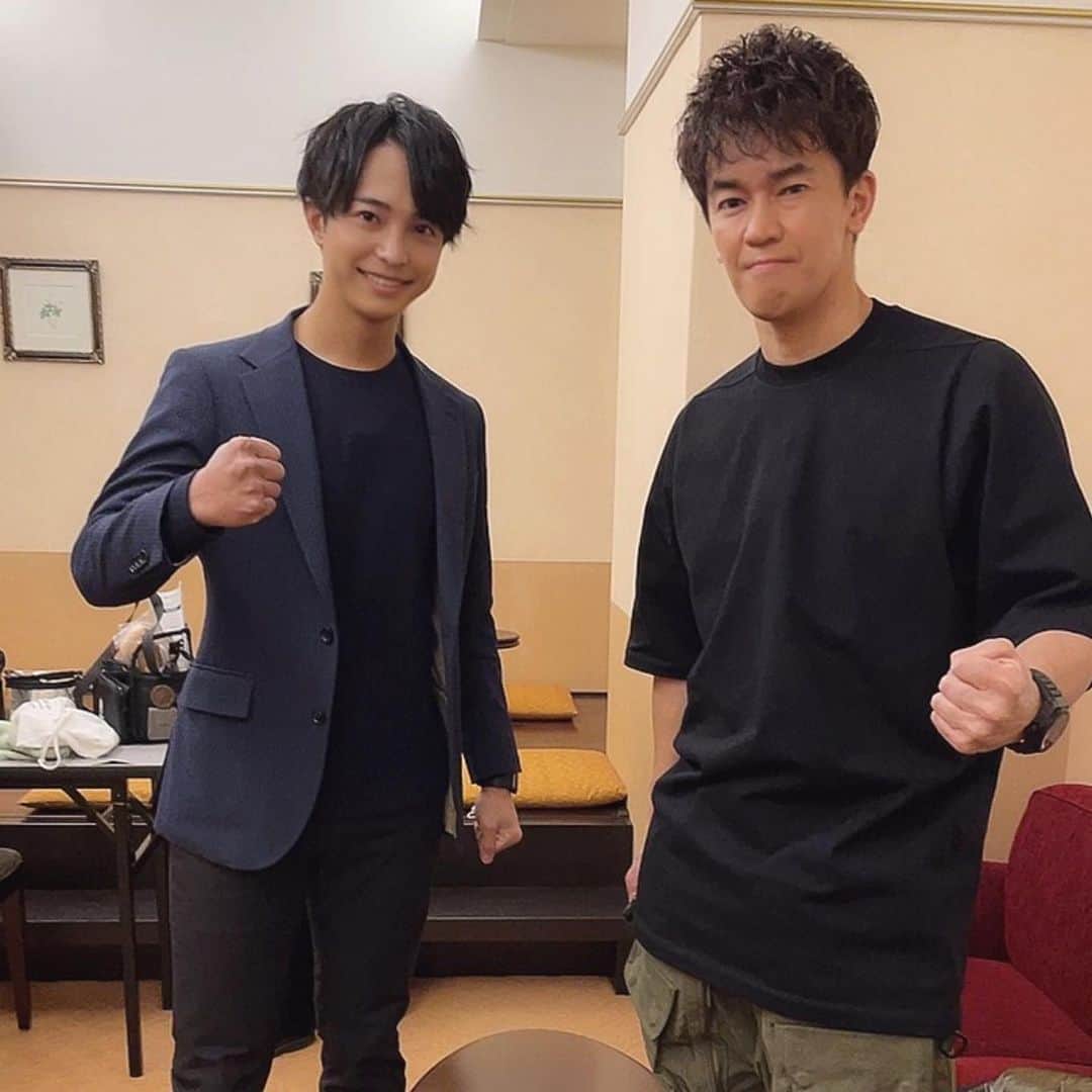 のインスタグラム：「今夜放送です！良かったらご覧下さい！📺🍵 さて今回のテーマはこちら！👨‍⚕️✨  【恋愛の賞味期限っていつまで！？】  って考えたことがある方はいらっしゃいますか。  いきなりでビックリするかもしれませんが恋愛感情は3年以内で消滅します。  ここで言う恋愛感情とは会いたくて仕方がなかったり、物事が手につかないくらい相手のことを考えてしまうような特殊な心理状態のことです。  研究によって差はありますが恋愛感情は1～3年以内に消えることが証明されています。  ご高齢の夫婦が仲良くお散歩されているのを見かけますよね。その人の内面的なとこまで受け入れて理性的な恋愛をしていくことが長続きの秘訣だと考えられます。  参考文献 ・Buss DM:Sex differences in human mate preferences- Behavioral and  Brain Sciences,12:1-49,1989 ・Elliot AJ,et al :Romantic red:red enhances men's attraction to woman.J Pers Soc Psychol,95:1150-1164,2008 ・Marazziti D,et al : Romantic love : The mystery of its biological roots.Clinical Neuropsychiatry,9:14-19,2012  #恋セワ #ヒロミ指原の恋のお世話始めました #テレビ朝日 #abematv  #abema #アベマ #アベマtv #武井壮 #安藤美姫 #ミキティ #森光 #医者 #医師 #医学部 #医学部志望 #看護師 #看護学生 #医療従事者 #番組 #告知 #出演 #出演情報 #リポーター#レポーター #テレビ #コロナに負けるな #コロナに負けるな日本  #テレ朝 #恋 #恋愛」