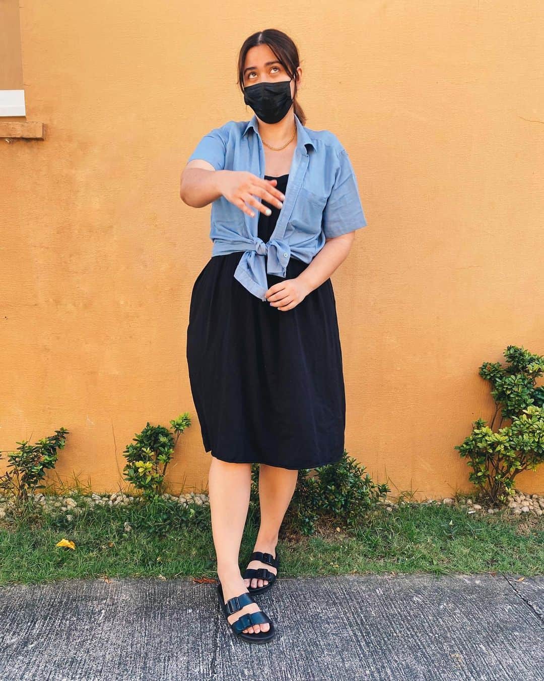 ローレン・ヤングのインスタグラム：「i just wanted to take an ootd  ty @vicvicyoung for trying to take a photo」