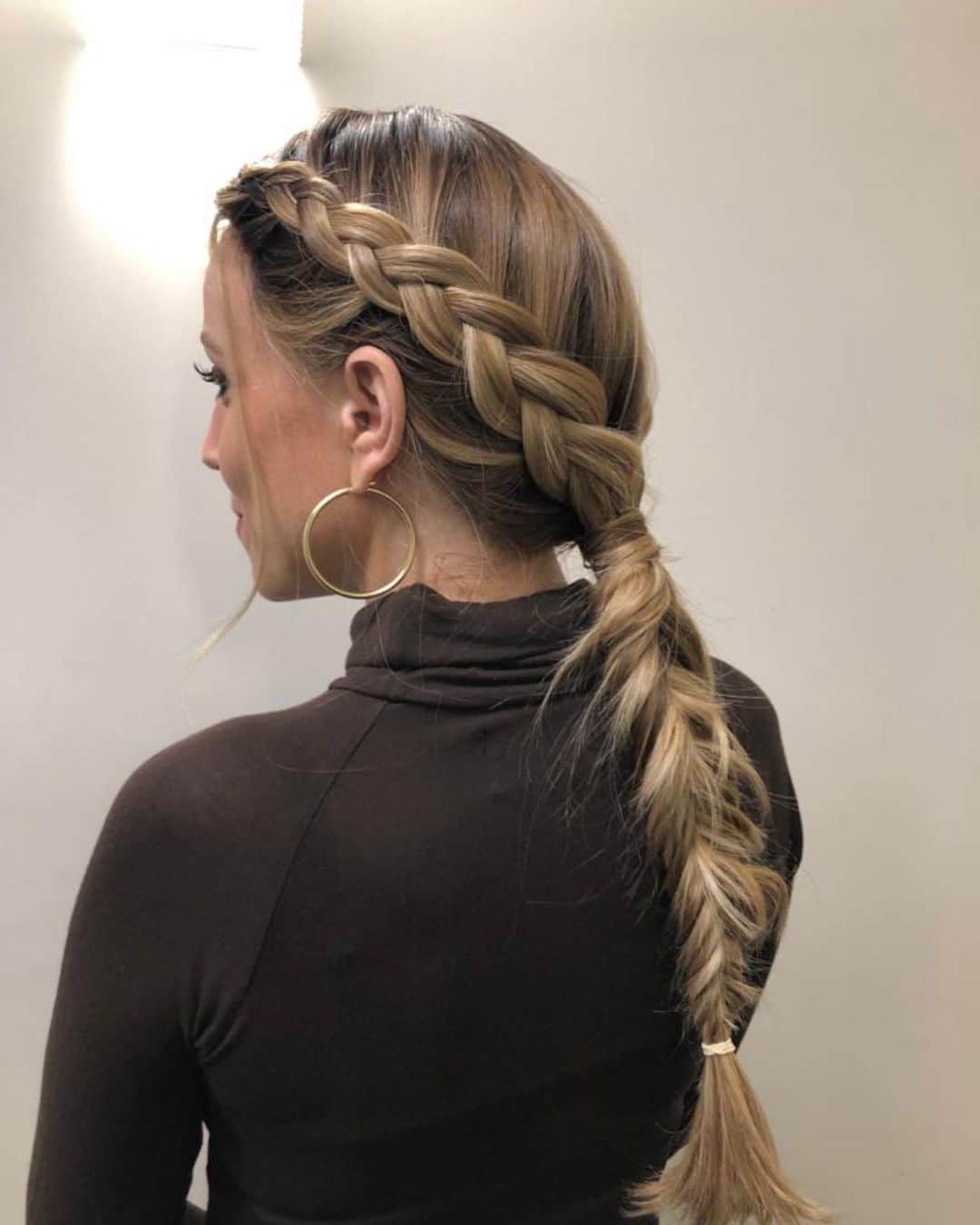 I N S T A B R A I Dのインスタグラム：「Dutch braid ➡️fishtail • would you ever guess that this is a wig?! Such incredible quality I could braid it for days 😍 Throwback to this beauty in the flawless @fischerwigs」