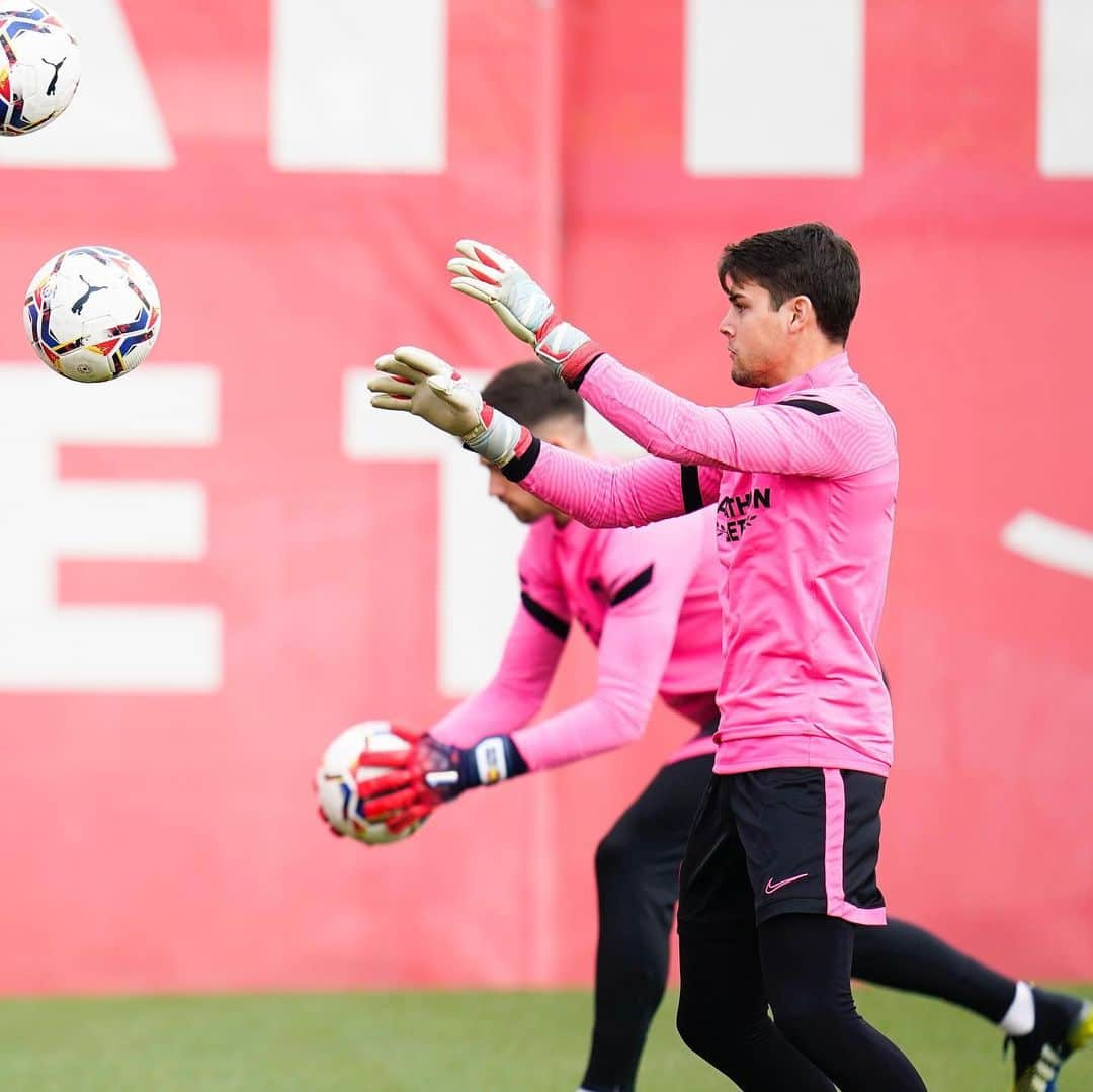 セビージャFCさんのインスタグラム写真 - (セビージャFCInstagram)「Ⓖⓞⓐⓛⓚⓔⓔⓟⓔⓡⓢ 🔝  #vamosmisevilla #training #laliga #SevillaFcBarça」2月25日 21時10分 - sevillafc