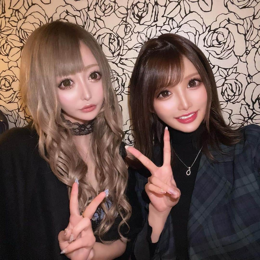 せリかまちょ（奥脇晴梨夏）さんのインスタグラム写真 - (せリかまちょ（奥脇晴梨夏）Instagram)「髪ロングこないだのはずなのに懐かしき…( ˘-˘ )💭 . のあちゃん可愛くて優しくてだいすき😌♥️ 今月ももう少しで終わりだ〜🥱💕 締め日まで毎日います🧸🎀*° ・ ・ #歌舞伎町 #キャバクラ #キャバ嬢 #リュアーグ #本日 #出勤 #桜咲乃愛 #せりかまちょ」2月25日 21時11分 - serikama_cho