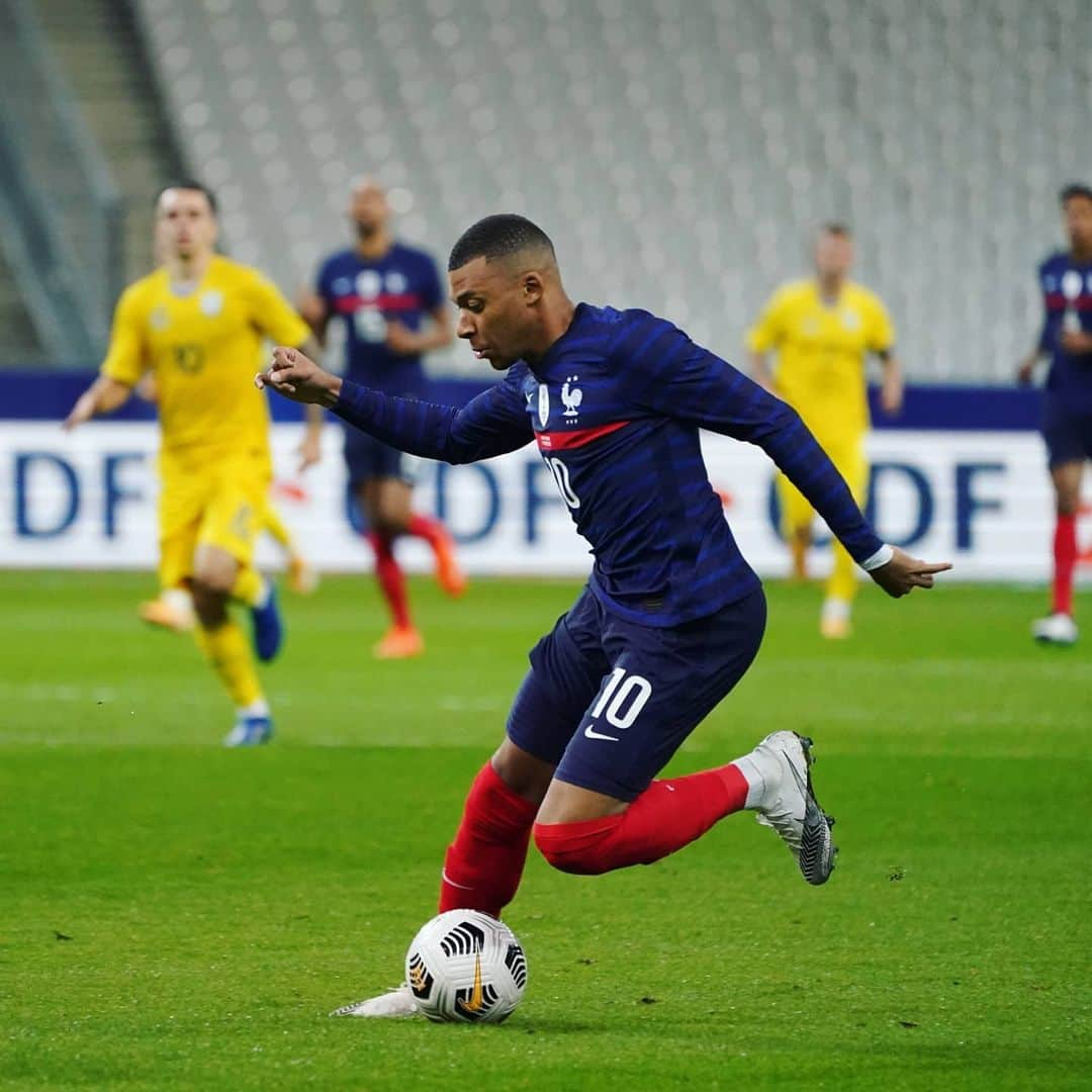 サッカー フランス代表チームさんのインスタグラム写真 - (サッカー フランス代表チームInstagram)「Olivier Giroud, @k.mbappe et @ferland_mendy élus homme du match lors des 8èmes de l'UEFA Champions League 💪🇫🇷 #FiersdetreBleus」2月25日 21時24分 - equipedefrance