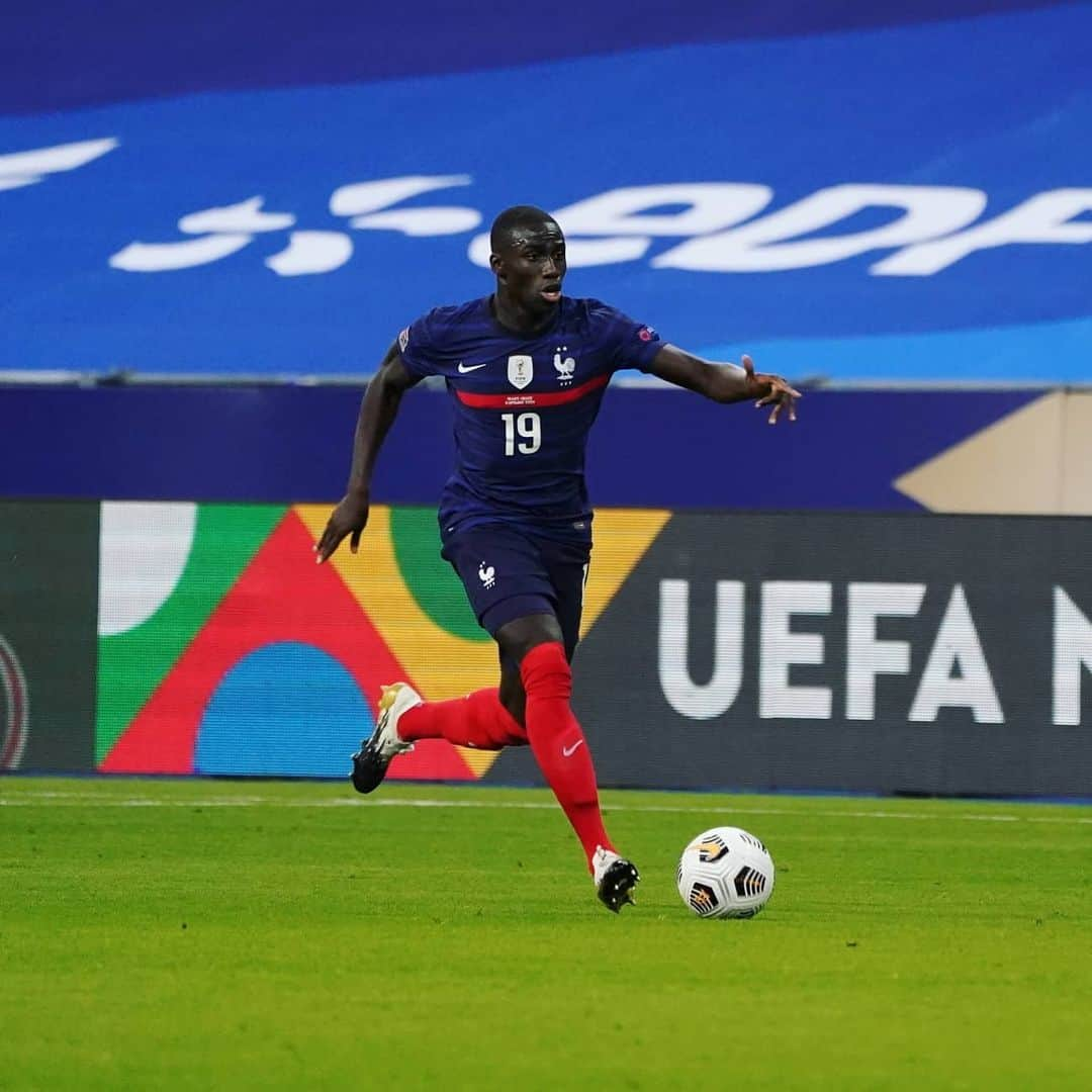 サッカー フランス代表チームさんのインスタグラム写真 - (サッカー フランス代表チームInstagram)「Olivier Giroud, @k.mbappe et @ferland_mendy élus homme du match lors des 8èmes de l'UEFA Champions League 💪🇫🇷 #FiersdetreBleus」2月25日 21時24分 - equipedefrance