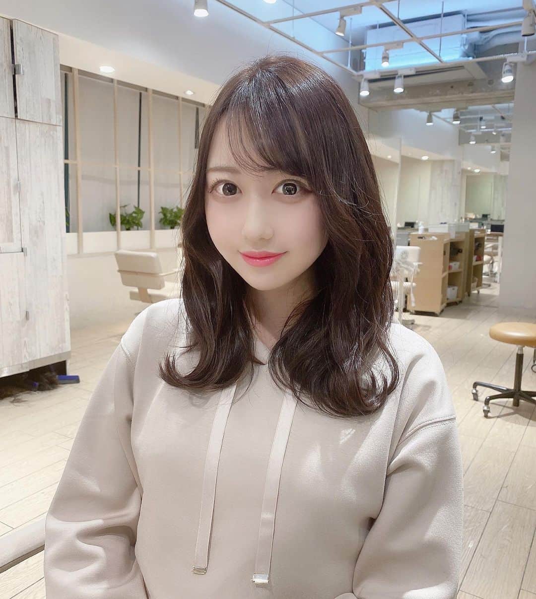 のインスタグラム：「安定にいい感じのカラーに🐱 トリートメントもありがとう🤍」