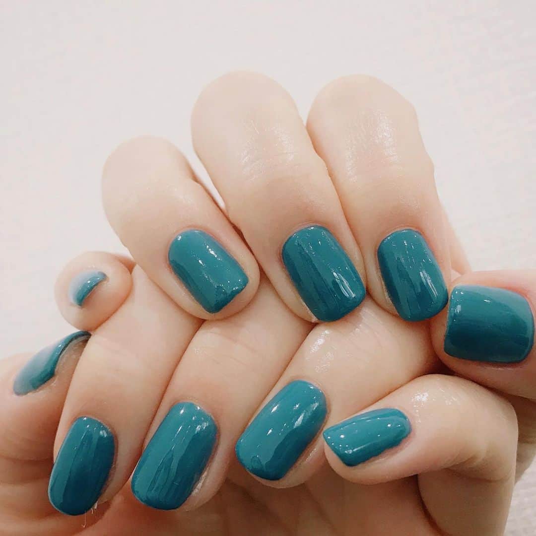 なかやまちえこさんのインスタグラム写真 - (なかやまちえこInstagram)「blueみたいなgreenみたいな。⠀ ⠀ #nail #nails #nailart #ネイル #美甲 #ネイルアート  #japanesenailart #manucure #japanesenails #manicurist #gelnails #أظافر #네일아트 #미용 #vẽmóng #ngườiđẹp  #เพ้นท์เล็บ #искусствоногтя #artedeuñas #เพ้นท์เล็บเจล #ジェルネイルデザイン #ネイルデザイン #senikuku #nagelkunst #ワンカラーネイル #licaxxx さん」2月25日 21時18分 - chiekonakayama