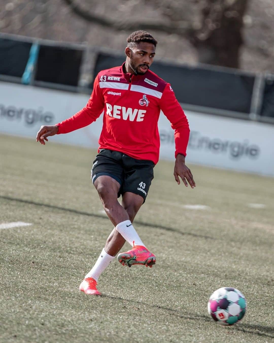 のインスタグラム：「All 👀 on #FCBKOE. #effzeh」