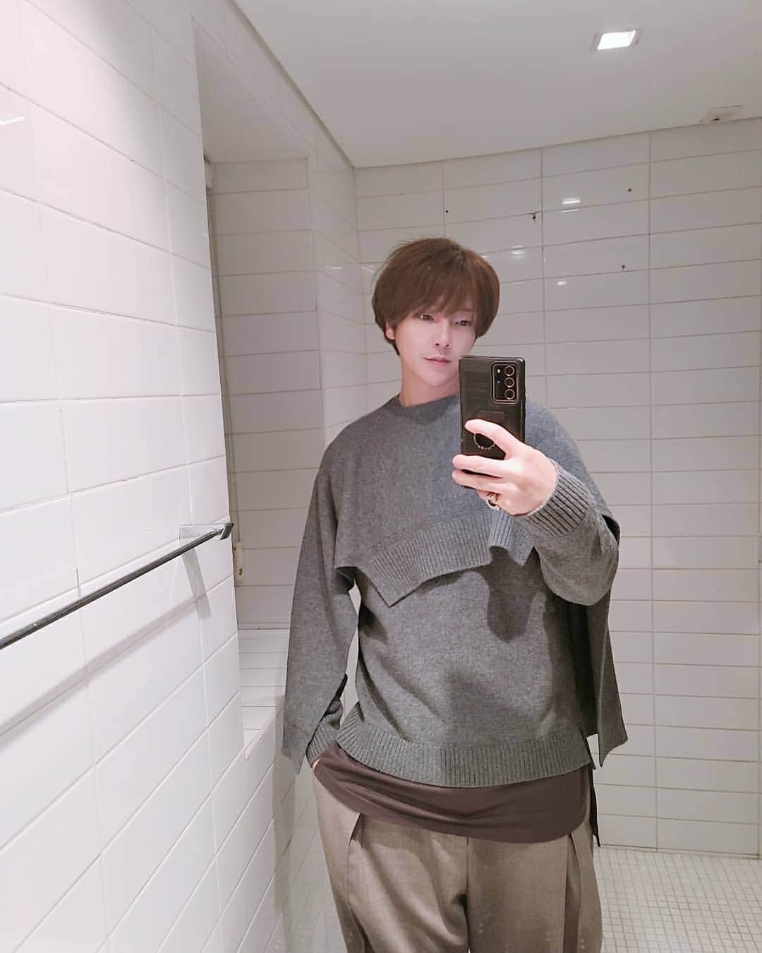 のインスタグラム：「죽을때까지 인생공부.. 힘들구만..ㅋ 毎日、人生勉強してる感じがします。 楽しいけどつらい時もある、、 このポイントを乗り越えないと！ 頑張りましょう！」