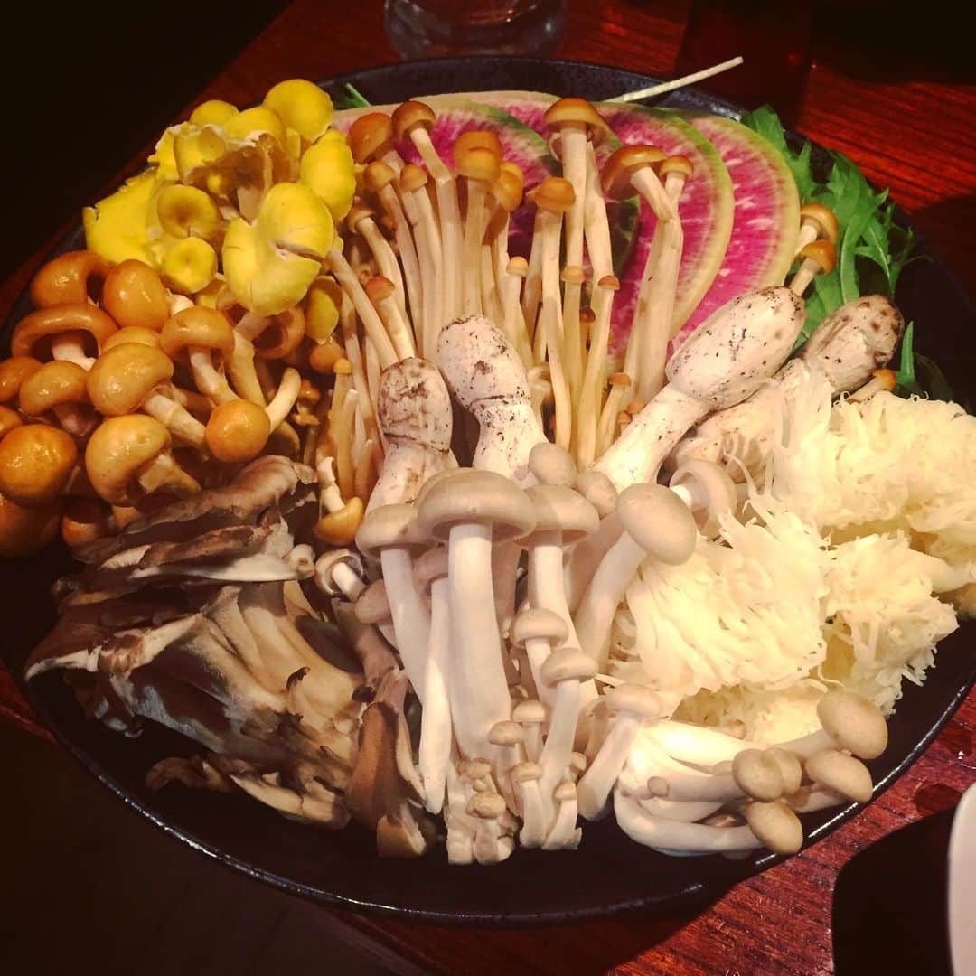 大岡源一郎さんのインスタグラム写真 - (大岡源一郎Instagram)「しゃぶしゃぶが食べたくてつい…。 . #入り口戸惑った #食べ放題2時間コース #日本酒も飲み放題やば #ピンクのラベルの山本って日本酒が美味しかったです #gennoziうまいもん紀行」2月25日 21時27分 - gennozidotcom