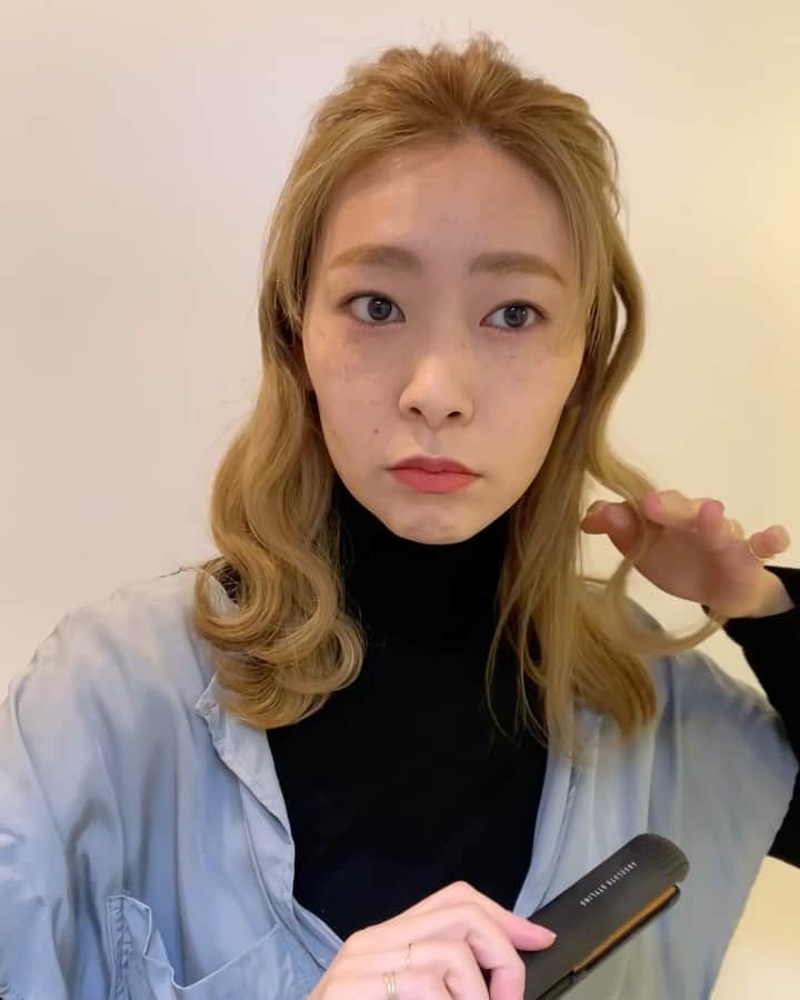 YU-U（工藤由布）のインスタグラム：「1/3アップ👩🏻‍🦲🌱 ハーフじゃなくて1/3なのがポイントだよ😉✨ アイロン、スタイリング剤→ストーリーズハイライトhair🚩 温度は180度でささっと✔︎ ・・・ #u動画 #uアレンジ #3分の1アップ #セルフ波ウェーブプロセス」