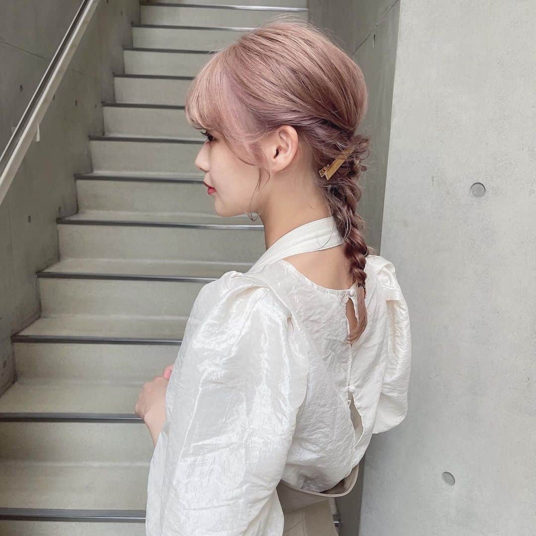 のインスタグラム：「過去一髪色かわいいよね？🍑 #ぴんくは2日で落ちます」