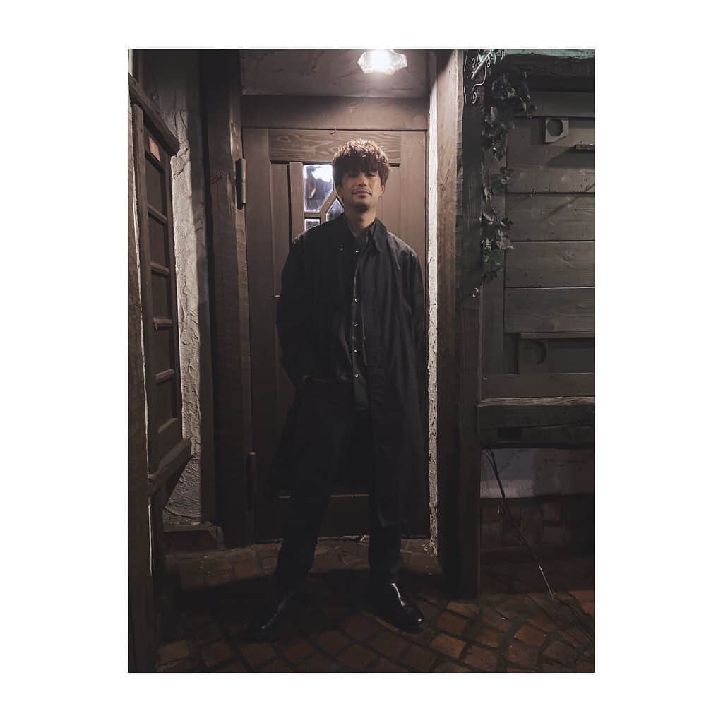 森崎ウィンのインスタグラム：「#にしぼし 今夜第３話放送です‼︎ 是非、ご覧くださいませ‼︎  そして、、、  Coming soon.  #ドラマ特区 #西荻窪三ツ星洋酒堂 #森崎ウィン #MORISAKIWIN #MORISAKIWIN_LITS」