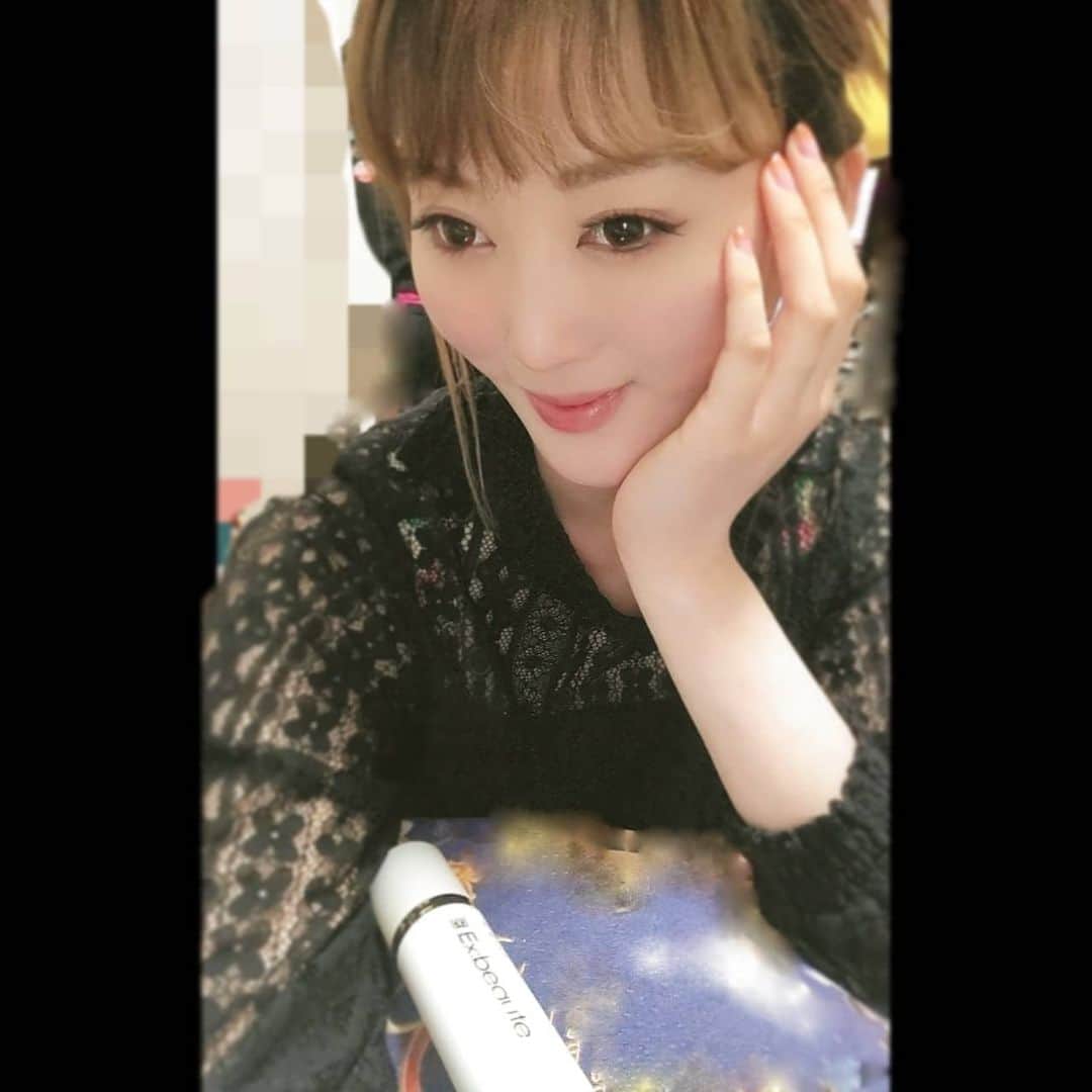 松浦麻里奈のインスタグラム：「疲れてはないけど、メンドーイってときに 時短のエクスボーテ 薬用オルリッチ😁👍  洗顔後は、これ1つでスキンケア完了!  肌へのなじみがよく少しの量でもなめらかに伸びるし、 プッシュ式で量がわかりやすあ😤❣️❣️  保湿力は十分で、朝から晩まで きちんと潤いを感じれる所も良い(´(ｪ)｀）  美白までケア出来るみたい🤔 みんなで使おうっと😁  #薬用オルリッチ#オルリッチ#pr#cosmetics #cosme#コスメマニア #コスメ好き #コスメpr #美容#Beauty#beautyandthebeast #美容ケア好きさんと繋がりたい #美容と健康 #美容ケア #美肌#オールインワン #オールインワン化粧品 #クリーム#美肌になりたい #化粧水#化粧品」
