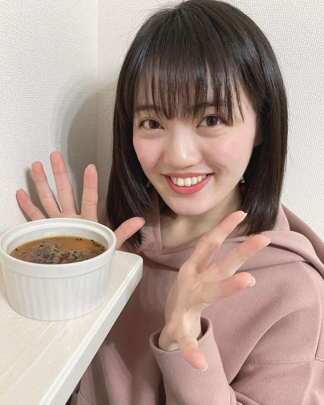 希山愛さんのインスタグラム写真 - (希山愛Instagram)「* SHOWROOMありがとうございました❤︎  私は昨日不思議な体験をしたんです！！ 化けたキツネを見ちゃったんです🦊  こんな体験をしたのは初めてやったけん 夢かな？って思って頬をつねったけど 痛かったけん現実でした！！！  人生いろんなことがあるね〜笑  今日のお芋は手作りしたお芋のプリン🍮  #お芋好きにはたまらん  #希山愛 #ばってん少女隊」2月25日 21時36分 - kiyama_ai_official