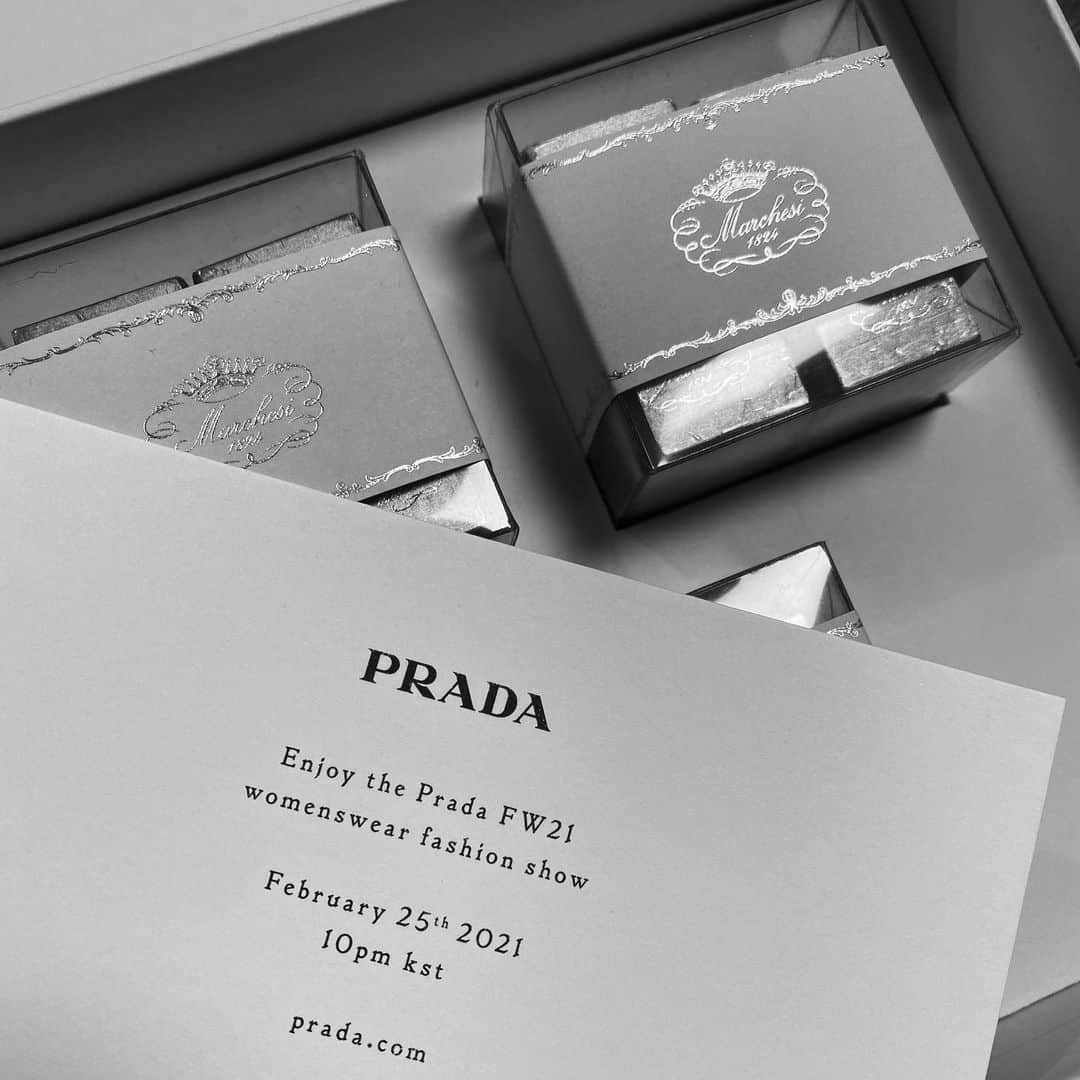 ペ・ユニョンさんのインスタグラム写真 - (ペ・ユニョンInstagram)「Tonight at 10pm  @prada fw 21 woman fashion show 💎💛 #PradaFW21 #rafsimons」2月25日 21時40分 - mulan_bae