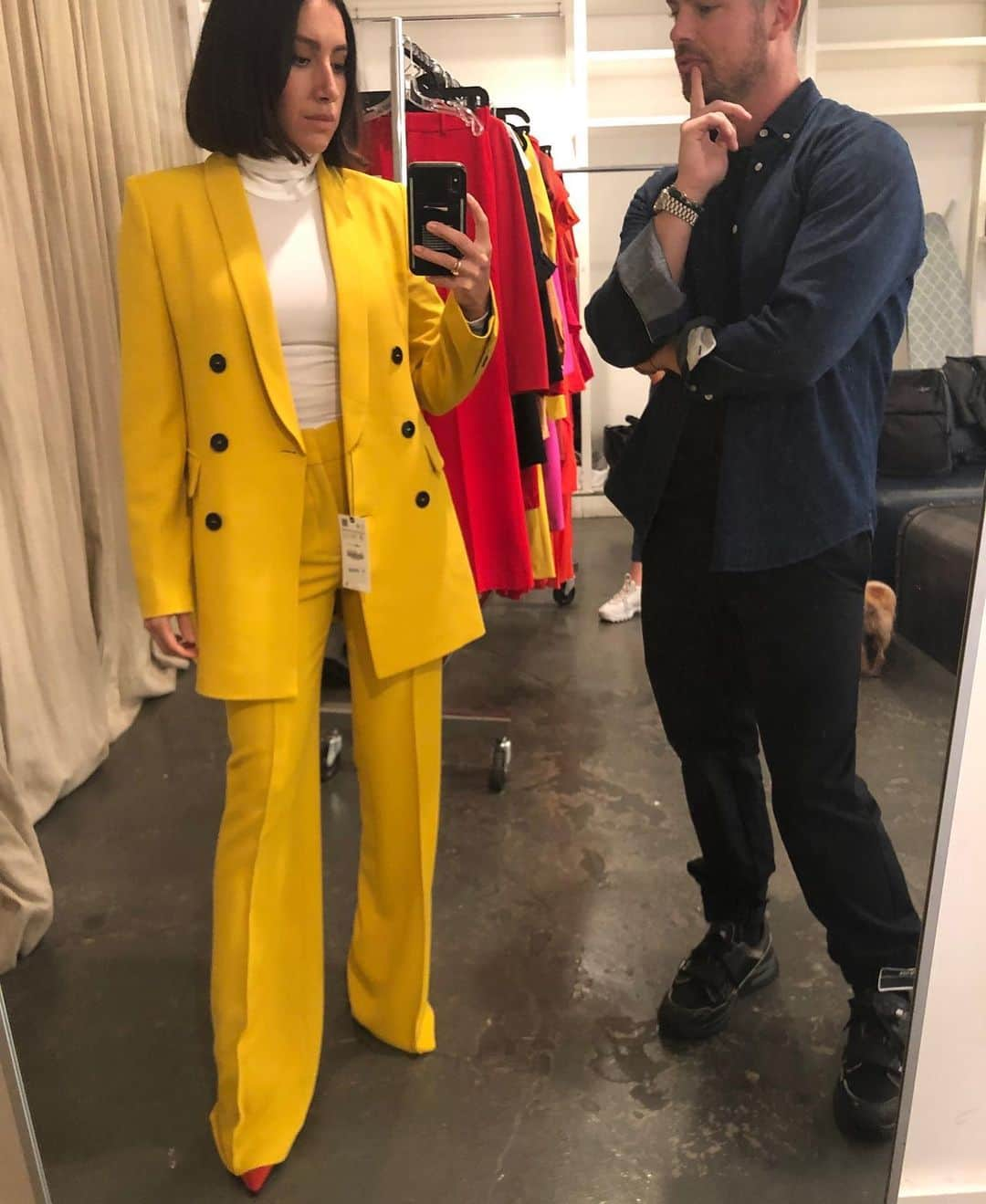 JEN ATKINさんのインスタグラム写真 - (JEN ATKINInstagram)「Someone vaccinate me so i can wear power suits again!!! 👔👠」2月26日 8時38分 - jenatkinhair