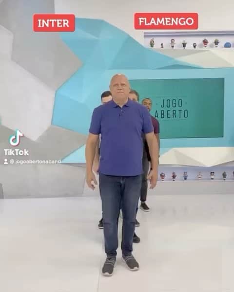 レナータ・ファンのインスタグラム：「O @jogoaberto entrou no clima da última rodada da Série A! Só loucura e a animação de sempre!!!! @ronaldogiovaneli @ulissescostanarrador @edilsonjogador @chicogarciaa @denilsonshow @hevertonfutebol @capelareal」