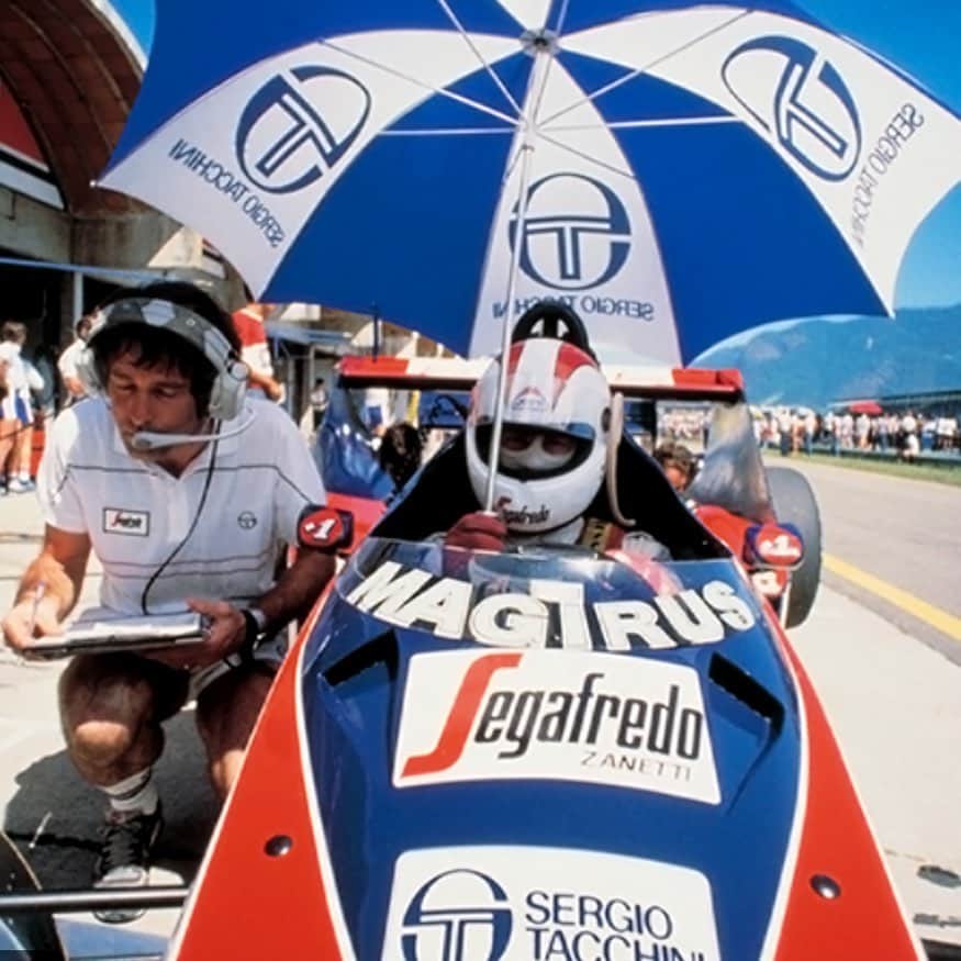 セルジオタッキーニのインスタグラム：「The late great Ayrton Senna 🕊🏎 #tbt」