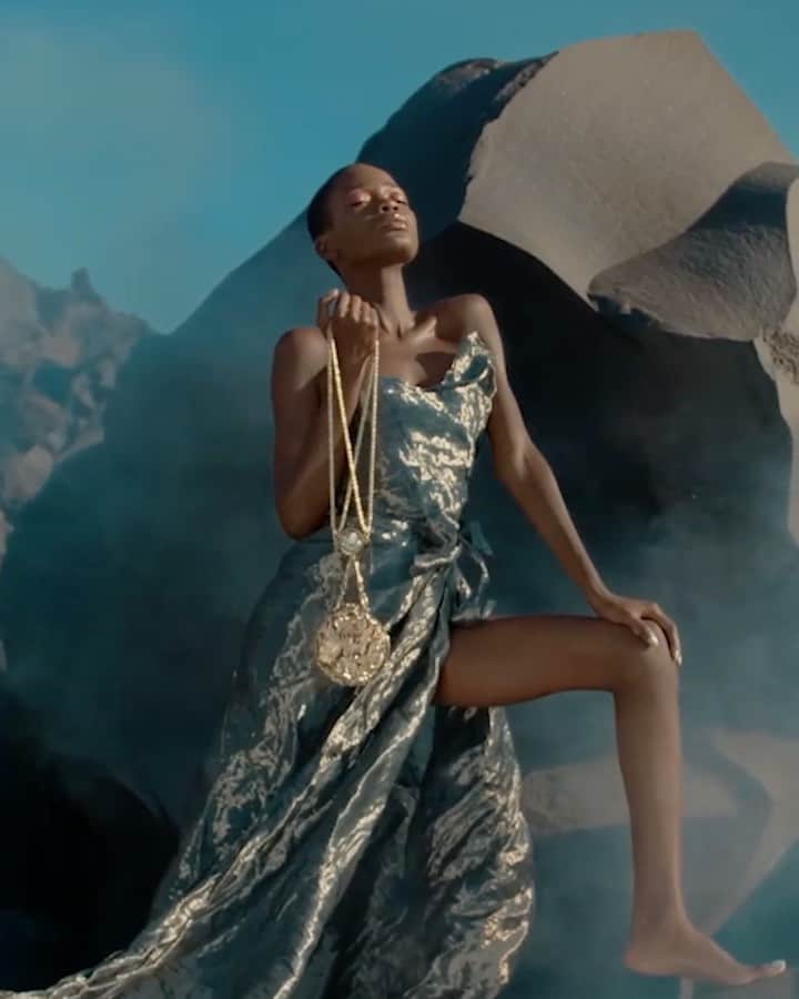 Fashion Weekのインスタグラム：「Nature's calling 🌿 Take a closer look at @blumera_official's hand-carved and meticulously crafted handbags made from recycled brass and up-cycled wood in their @NYFW: The Shows digital presentation, now playing on nyfw.com」