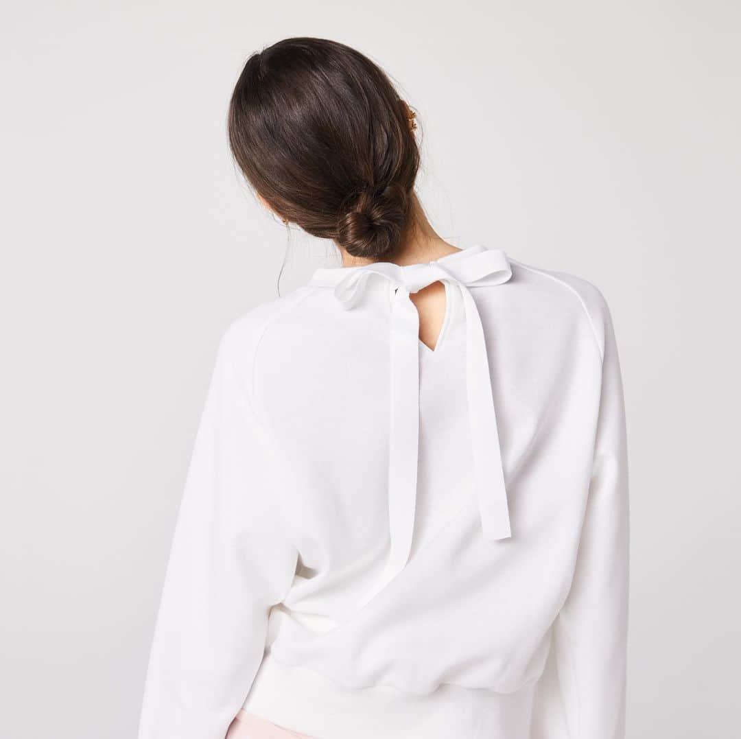 アディアムのインスタグラム：「Kawaii Details featured on our Ayame Pullover. Discover the Basics collection at ADEAM.com.」