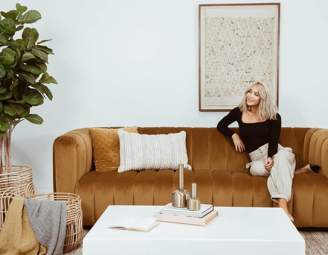 Cara Van Brocklinのインスタグラム：「I’ve been curious lately about how many of my followers are into home content!? I love everything about home and find it so inspiring in so many ways!  I am always looking for more accounts to follow and get inspired by! Who are some of your favorite home inspo accounts?!」