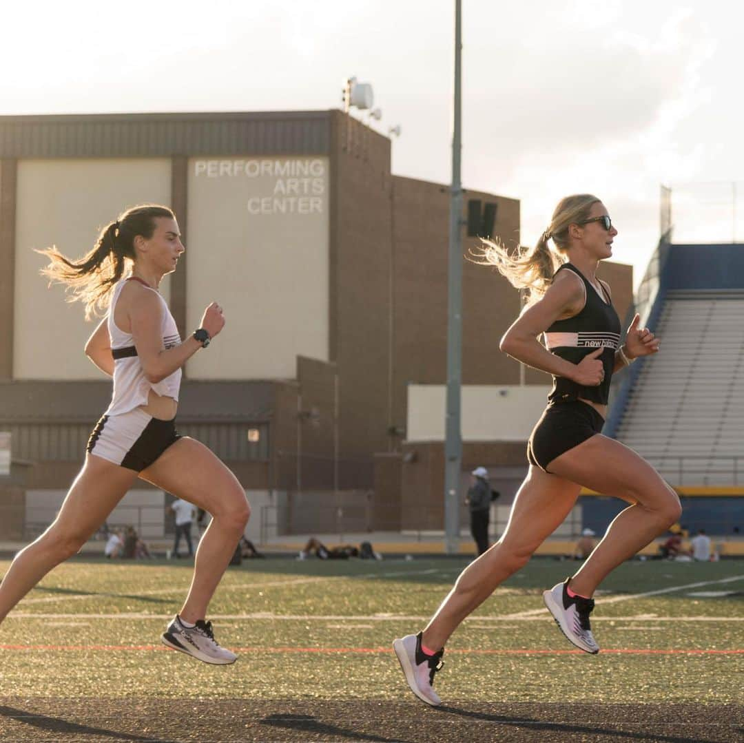 エマ・コバーンさんのインスタグラム写真 - (エマ・コバーンInstagram)「Scottsdale training camp photo dump 🤩 I just finished 2 months of training in Arizona with my team and I loved every minute...even all the very hard parts of workouts (many pictured here 🥴). Thanks to @nuunhydration for keeping me hydrated in the desert 🌵soooo many tubes of Nuun Sport in my life. #photodump #nuunlife #stayhydrated」2月26日 7時41分 - emmacoburn