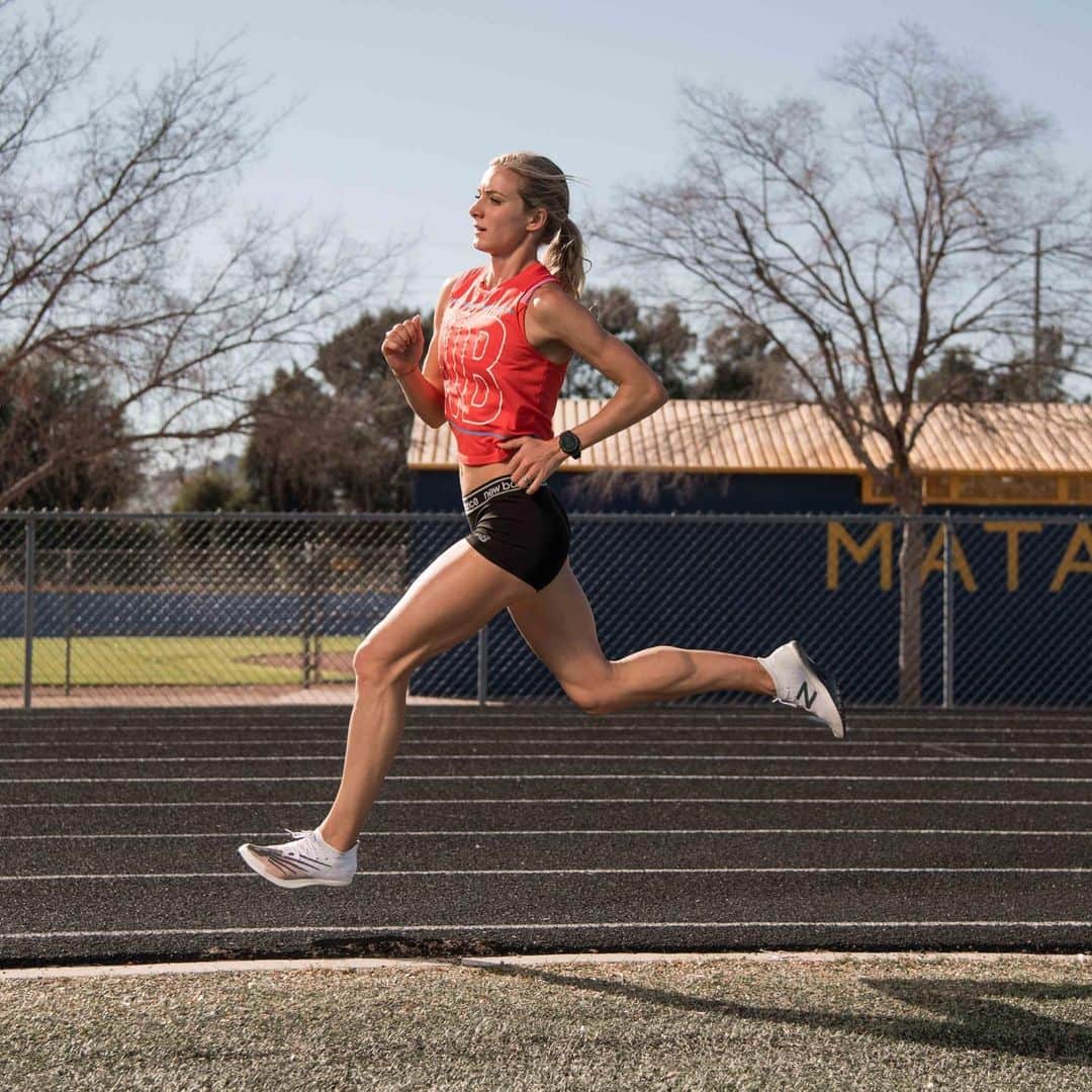 エマ・コバーンのインスタグラム：「Scottsdale training camp photo dump 🤩 I just finished 2 months of training in Arizona with my team and I loved every minute...even all the very hard parts of workouts (many pictured here 🥴). Thanks to @nuunhydration for keeping me hydrated in the desert 🌵soooo many tubes of Nuun Sport in my life. #photodump #nuunlife #stayhydrated」