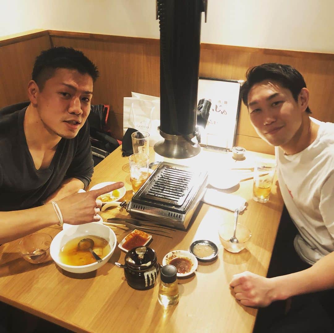 土屋修平のインスタグラム：「一生モノのネタができた。  一生恨みます。とお伝えした。笑  #中谷正義 #felixverdejo  #vasiliylomachenko  #boxing」