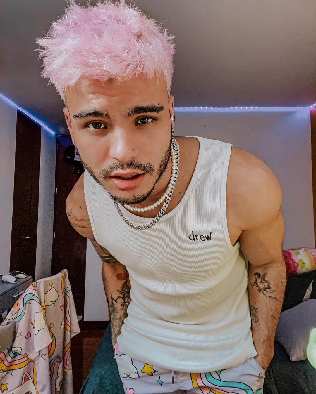 Sebastián Villalobosのインスタグラム：「chillin at home ⚡️」