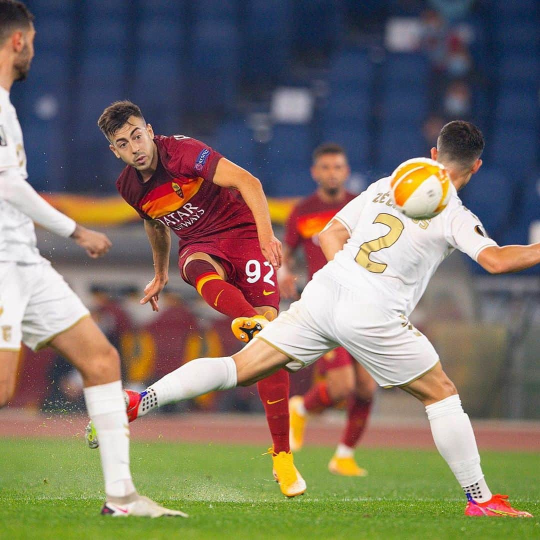 ステファン・エル・シャーラウィさんのインスタグラム写真 - (ステファン・エル・シャーラウィInstagram)「Qualified✅💪🏼⚽️  🔜 Ottavi di finale ! Daje Roma🟡🔴」2月26日 7時58分 - stewel92