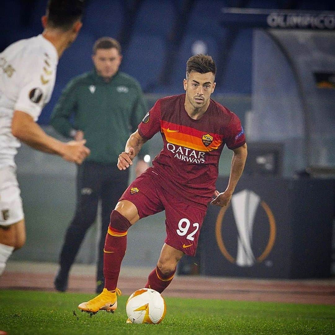 ステファン・エル・シャーラウィさんのインスタグラム写真 - (ステファン・エル・シャーラウィInstagram)「Qualified✅💪🏼⚽️  🔜 Ottavi di finale ! Daje Roma🟡🔴」2月26日 7時58分 - stewel92