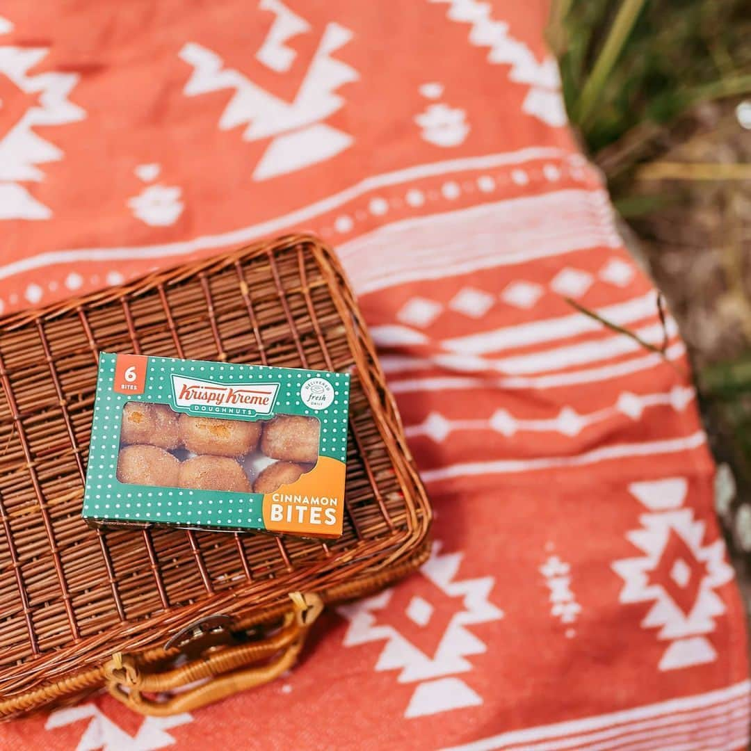 7-Eleven Australiaのインスタグラム：「Picnic time made sweeter with @krispykremeaustralia Cinnamon Bites. Pick up a box of 6-bite sized doughnuts from #7ElevenAus.   📷 @capturingivy」