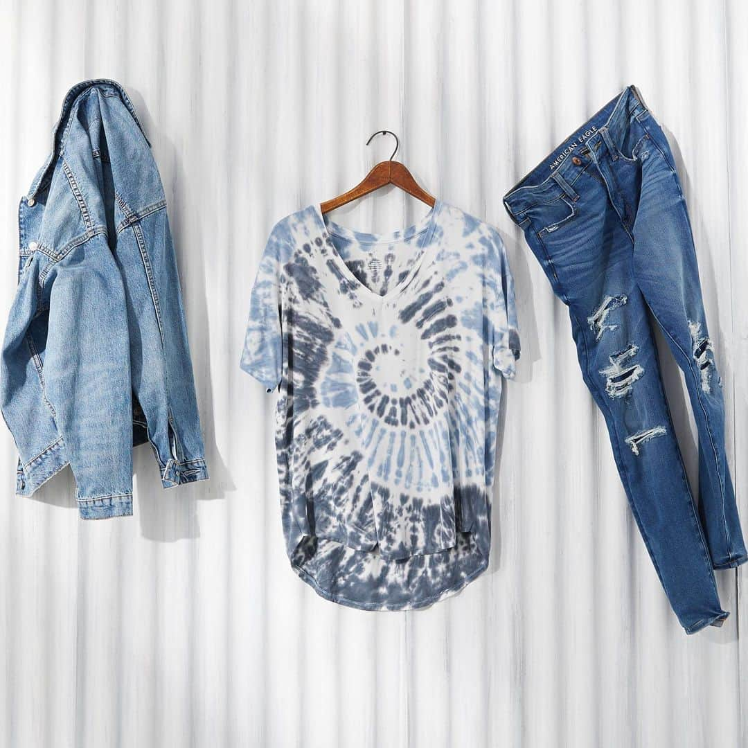 American Eagleのインスタグラム：「Top three items from @madisonbaileybabe’s spring closet? Boyfriend Denim Jacket, Super Soft Tie-Dye Tee, and destroyed Jegging Crops. Swipe ➡️ to see the look!」