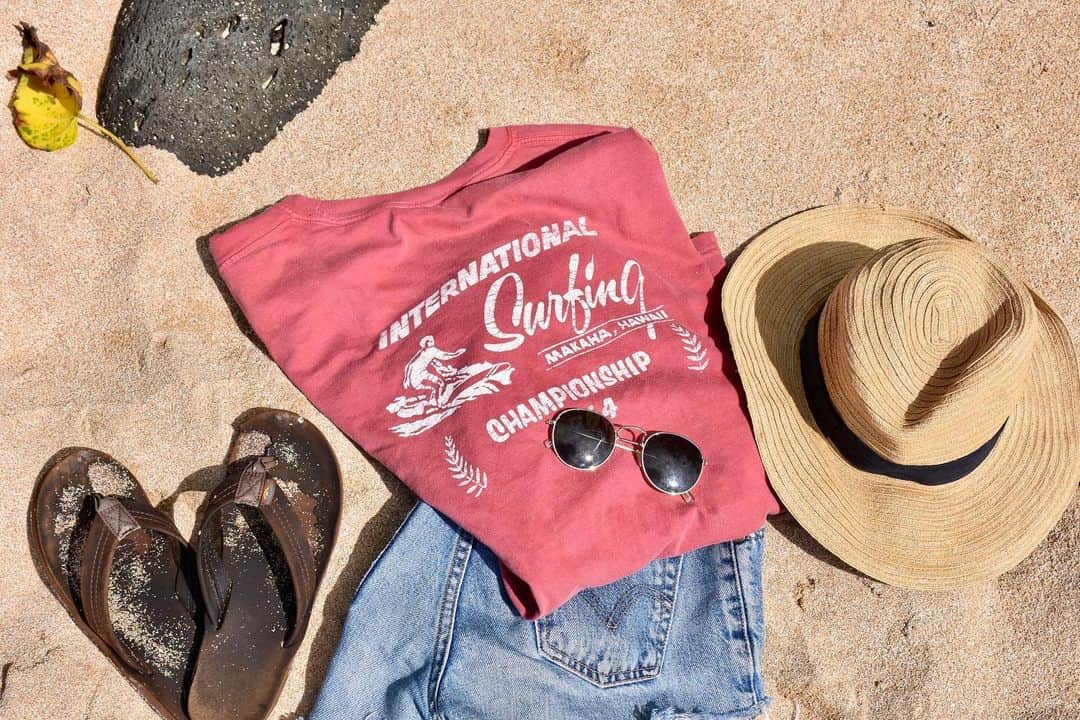 マリブシャツのインスタグラム：「beach essentials - Malibu Shirts has you covered.. Shop Online Now!」