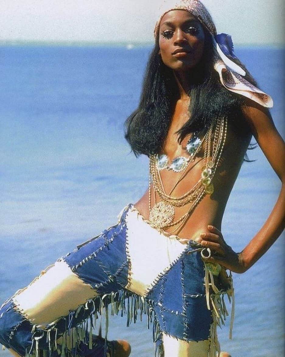 カレントエリオットのインスタグラム：「naomi sims, the first african-american model to be featured on the cover of a major magazine」
