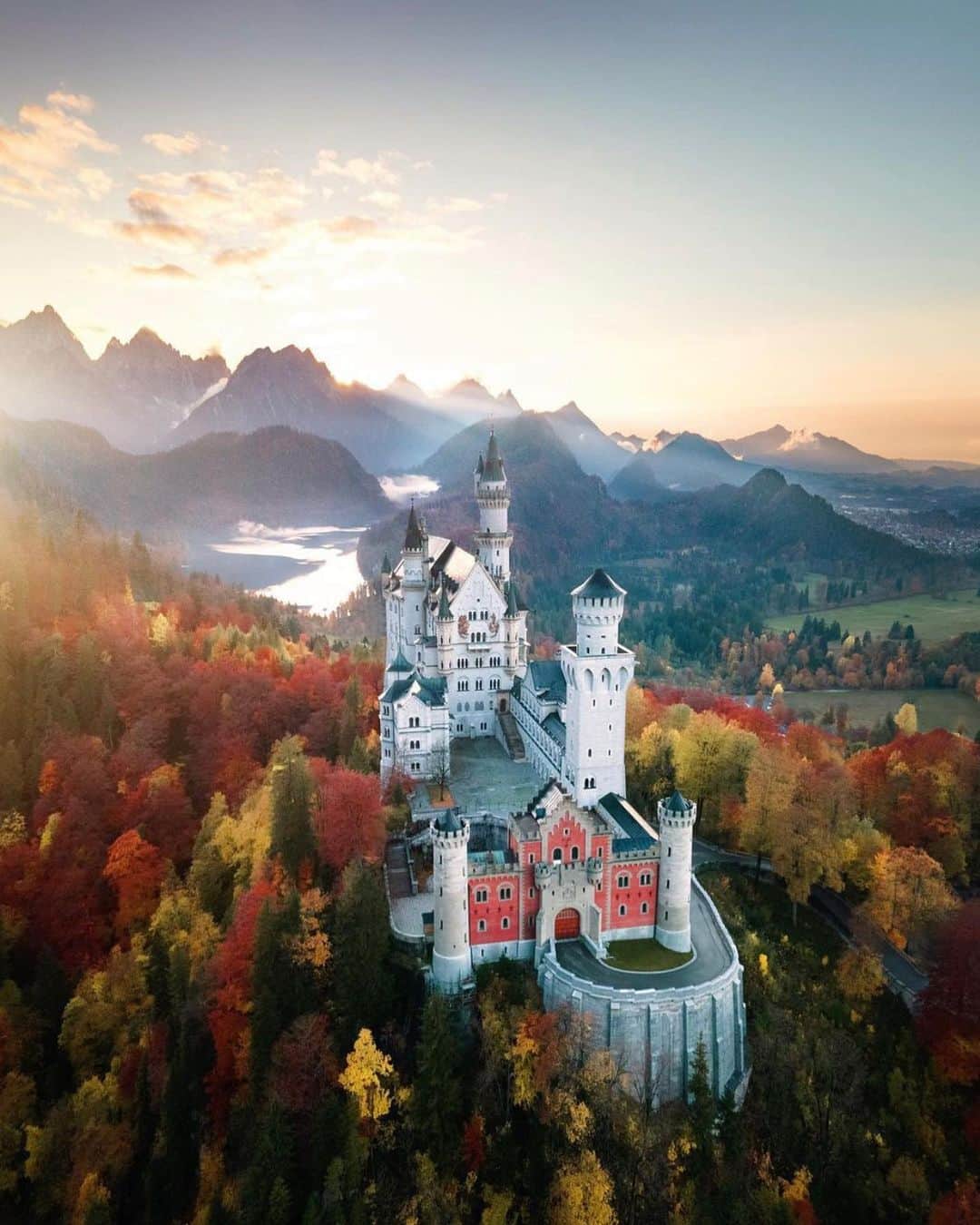 Lonely Planetのインスタグラム：「Want to have the best time on your next trip? Research the destination before you book your trip so you know the perfect season for you.  Here are some tips to get you started:  - High season: Best weather, most things are open, but more crowds, and higher prices.  - Shoulder season: Taking a gamble on the weather, but lower prices and fewer crowds.  - Low season: Not as busy, lower prices but sometimes not the most optimal weather.  What's your favorite time to travel?   📷 via @timphilippus  📍Germany  #Lonelyplanet #germany」