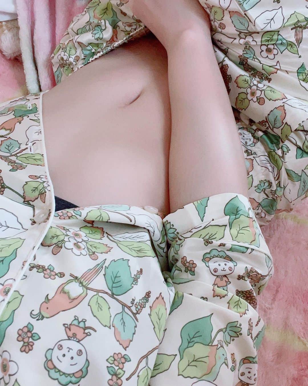 星那美月さんのインスタグラム写真 - (星那美月Instagram)「ゆきちゃんがコジコジのパジャマお揃いでプレゼントしてくれたの☺️☀️をほんのりえっちに撮ってみた❤️」2月26日 8時24分 - mitsukihoshina