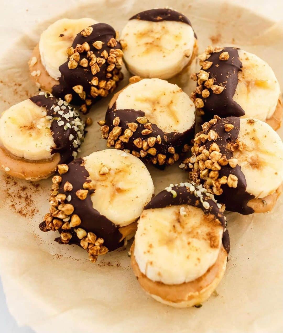 Whole Foods Marketさんのインスタグラム写真 - (Whole Foods MarketInstagram)「Thank you @onceuponapumpkin for introducing us to our favorite snack: PB banana 🍌 sandwiches, topped with cinnamon, chocolate 🍫 and hemp seeds.」2月26日 8時32分 - wholefoods