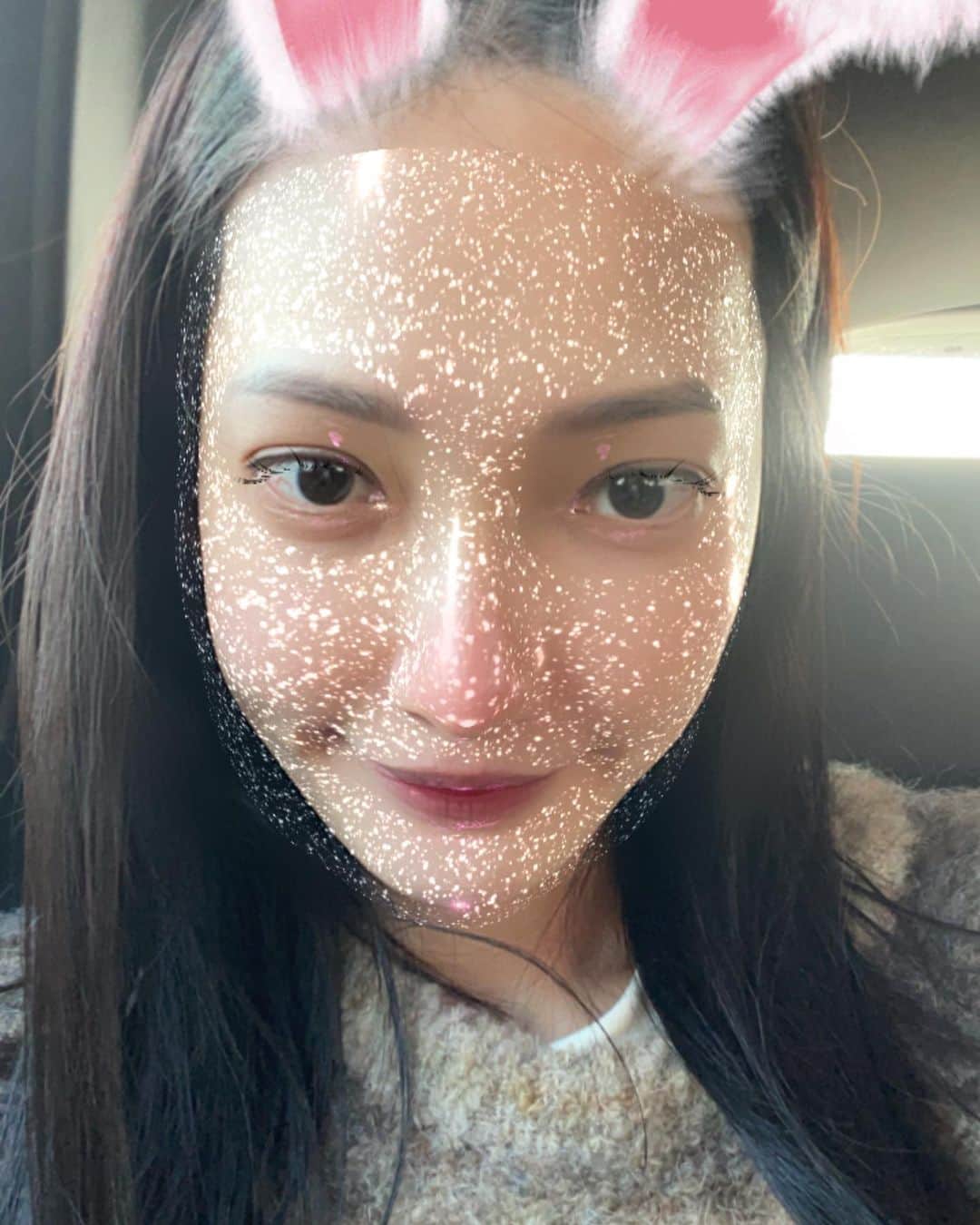 林映唯のインスタグラム：「有像嗎🤔」