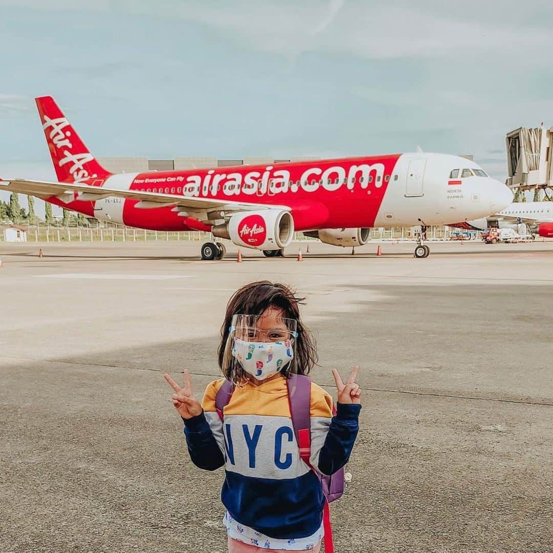 エアアジアのインスタグラム：「Keep your family safe & protected! ❤️🙏🏻😷  Get affordable prices for Covid-19 RT PCR Test & RTK Antigen Test at selected hospitals with airasia Health. Promo available until 28 February 2021. Link in bio! #airasiaForEveryone __________ Cover photo by @amezanti」