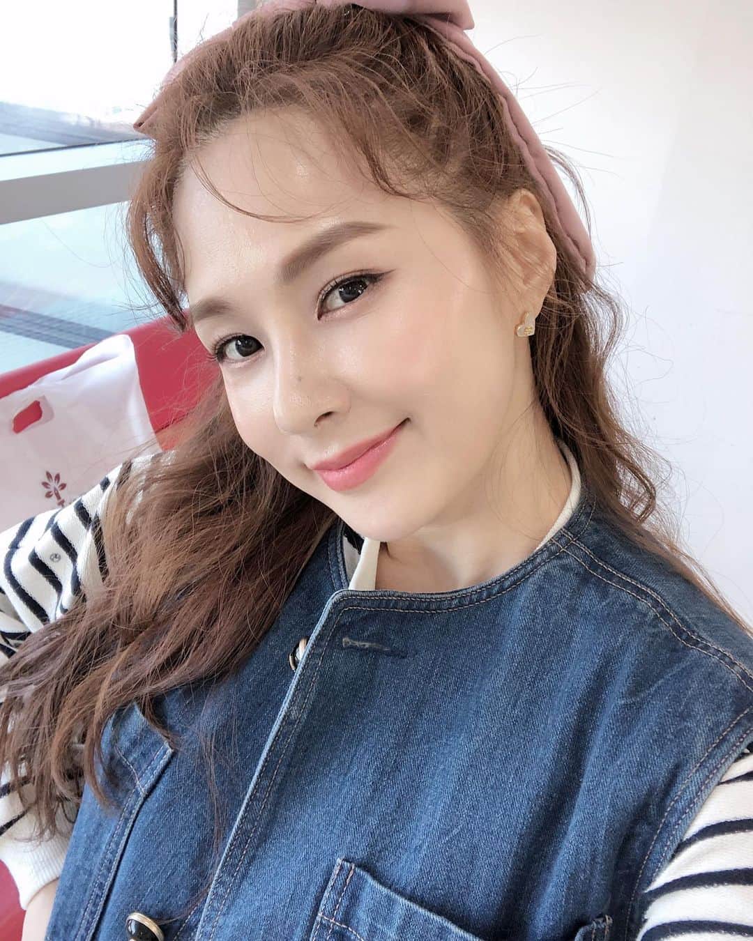 チェヨンのインスタグラム：「#나좀봐줘요최실장님😅  번외편  #나도밥줘요최실장님😓 ㅎㅎㅎ  아니  나는!  내꺼는!  왜  혼자  비비고  있는데에~~~ 밥 비비면서 혼자  뭐라뭐라 혼잣말하는거  공개할까하다가.. 소리 껐어요 ㅎㅎ  찍고 있는 줄도  몰랐지?? 쳇」