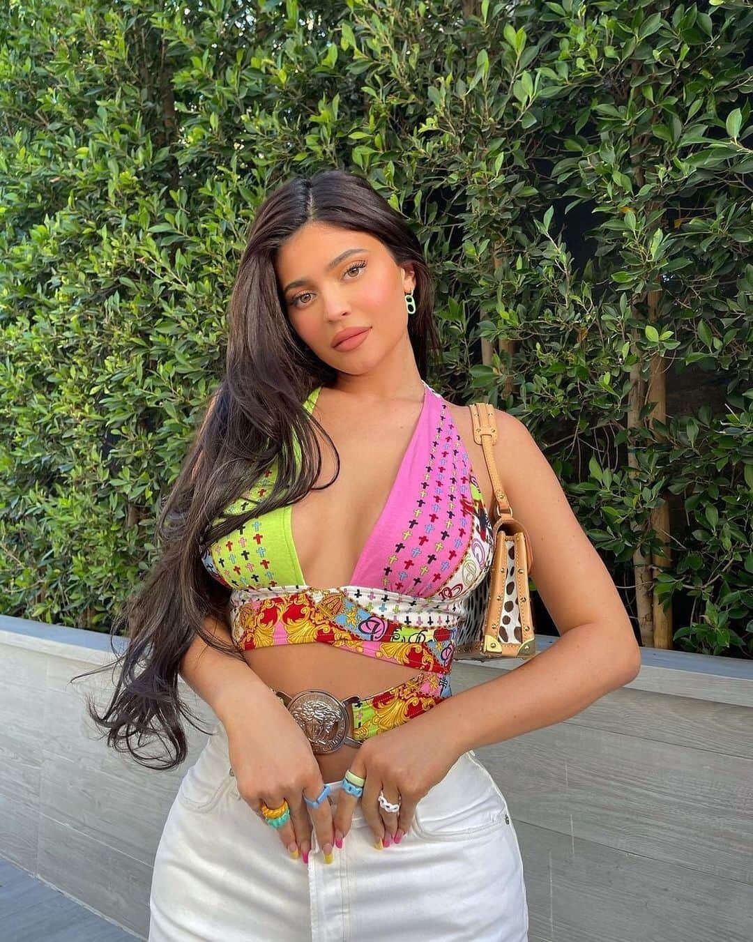 Kylie Cosmeticsさんのインスタグラム写真 - (Kylie CosmeticsInstagram)「boss bae @kyliejenner is always a vibe 💗💚」2月25日 23時52分 - kyliecosmetics