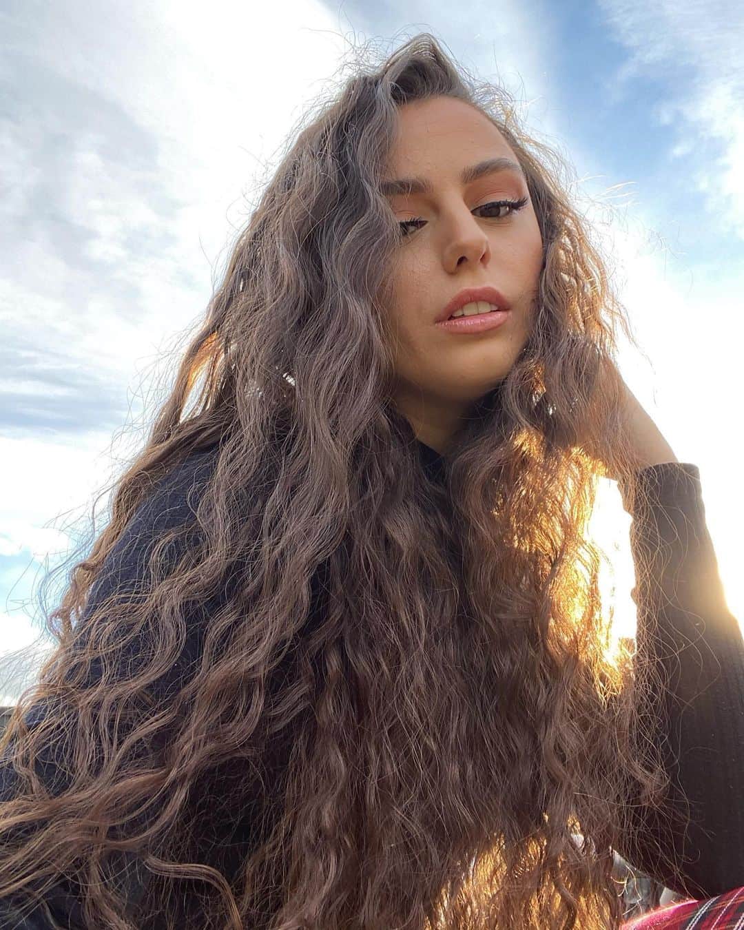シェール・ロイドのインスタグラム：「🌥 Brighter days are coming」