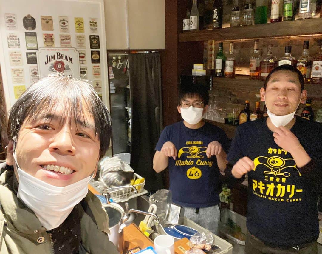 藤井ペイジさんのインスタグラム写真 - (藤井ペイジInstagram)「カリガリマキオカリー新宿店に行くと店長のしろうにいっつも「写真撮りましょう！」と言われるけど、最近特にツイッターに載せる気配がないよ。撮る意味ないがな！トマト！ #エルシャラカーニ #スタンダップコーギー #カリガリマキオカリー #藤井ペイジ」2月25日 23時46分 - fujii_page