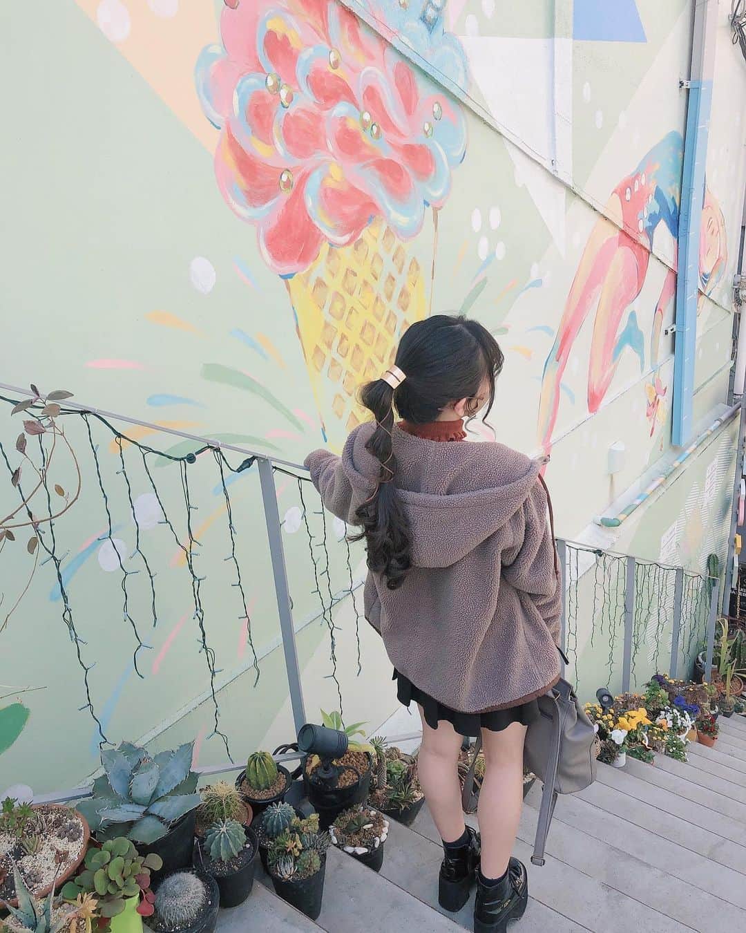 尾野寺みさのインスタグラム：「﻿ ﻿ 髪型新しいからとりあえず見て﻿ ﻿ ﻿ ﻿ #ヘアアレンジ #ロングヘア ﻿ #心斎橋 #難波 #なんば #なんばグルメ﻿ #なんばスイーツ ﻿ ﻿」