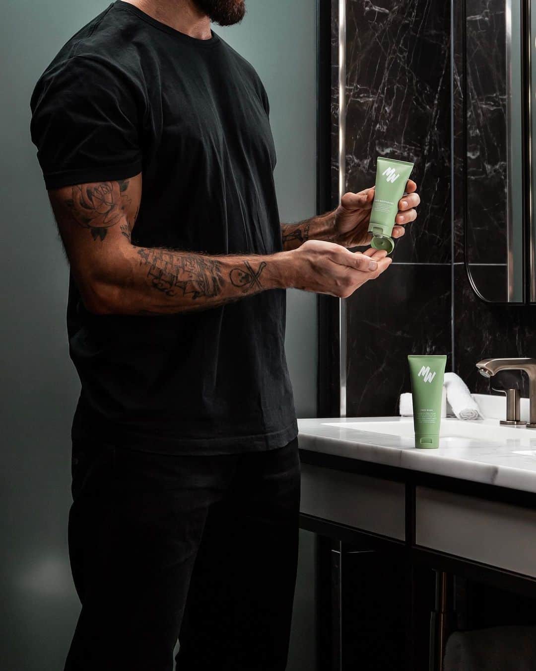 Men Withのインスタグラム：「Start everyday with a confident feeling in the mirror using the Face Bundle from @menwithskincare 👌🏽 Tap to shop!」
