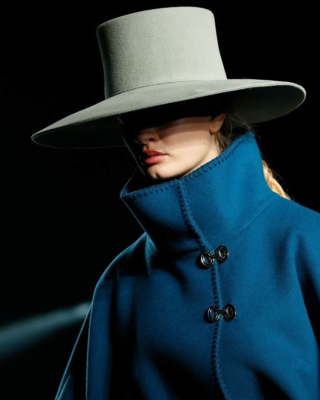 アルベルタフェレッティのインスタグラム：「An iconic silhouette. Introducing the new Alberta Ferretti wide-brimmed hats.  #AlbertaFerretti #FW21 #MFW」